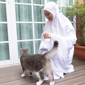 Elegant Two-Piece Prayer Set with Intricate Lace Trimming - Classic White